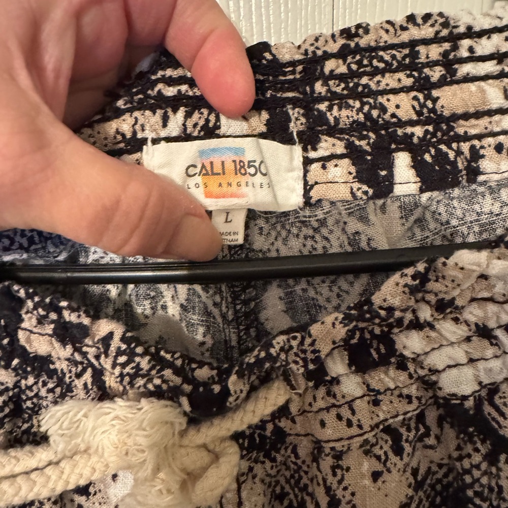 CALI 1850 Women's Wide Leg Pants - Black and Cream. 28 in. Long